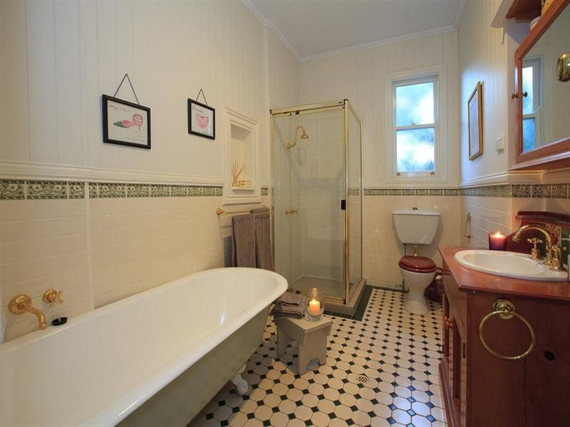24 Barton Street, Hawthorne QLD 4171