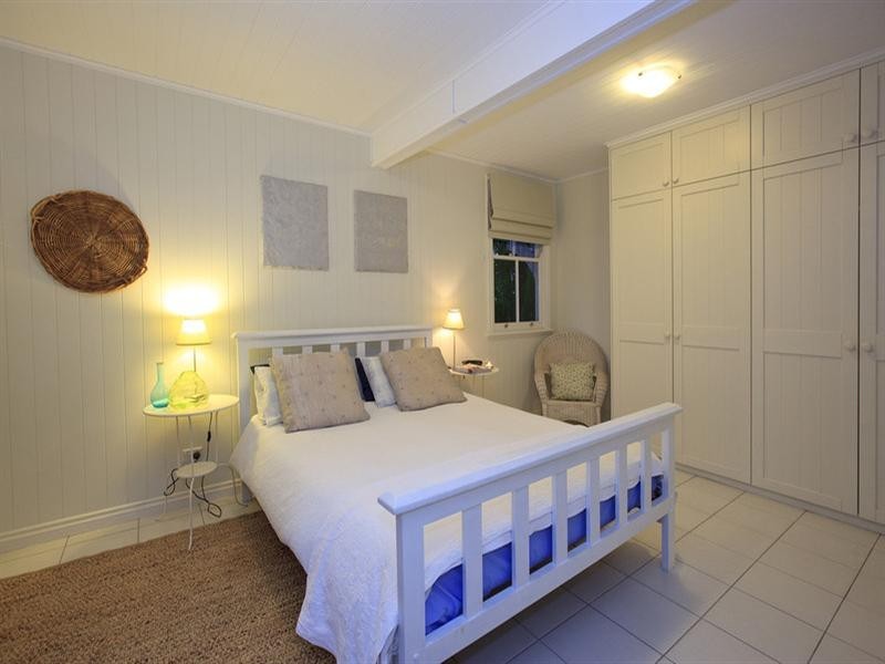 24 Barton Street, Hawthorne QLD 4171