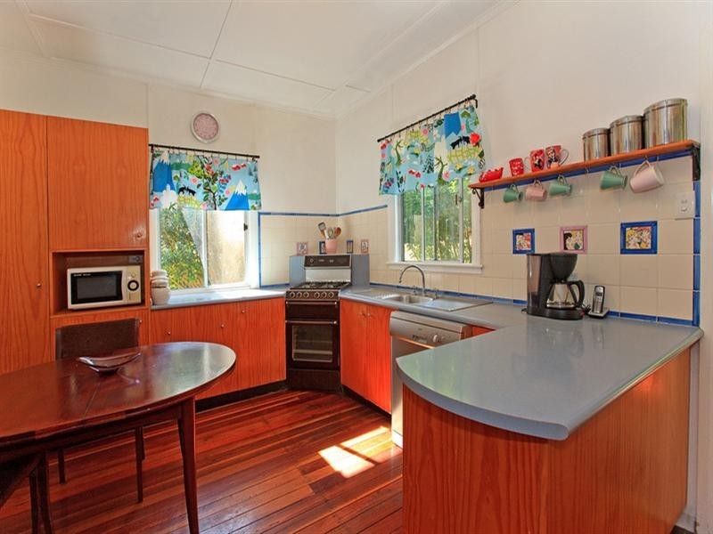 37 Shrapnel Road, Cannon Hill QLD 4170