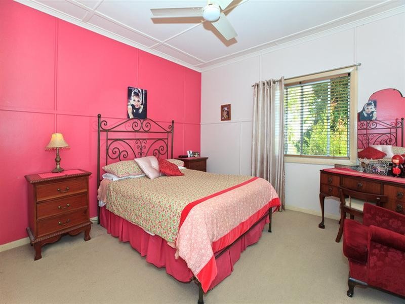 37 Shrapnel Road, Cannon Hill QLD 4170