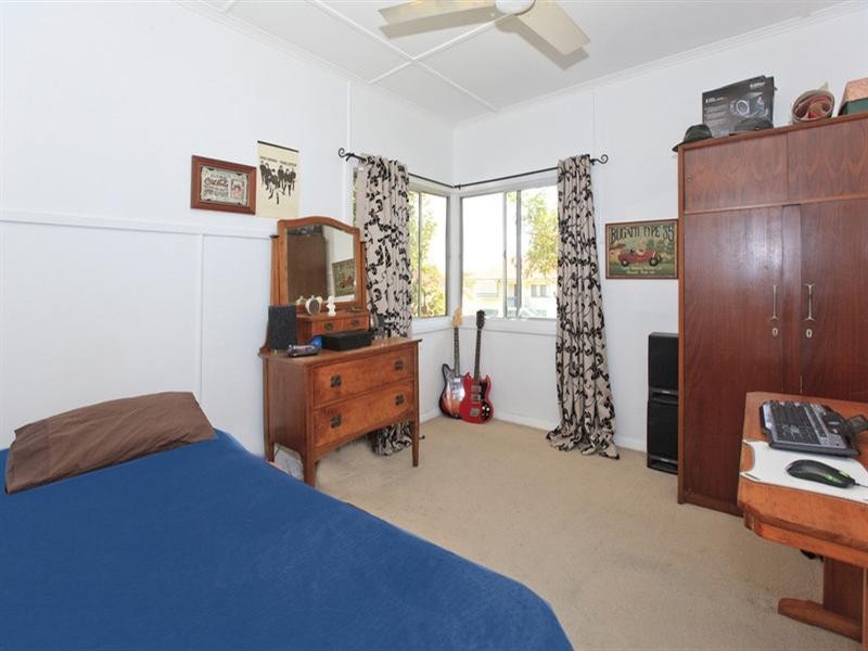 37 Shrapnel Road, Cannon Hill QLD 4170