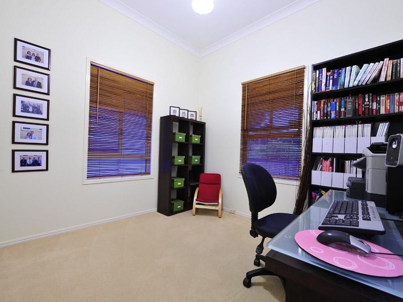 103 Norman Avenue, Norman Park QLD 4170