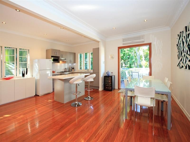 2 Fryar Street, Camp Hill QLD 4152