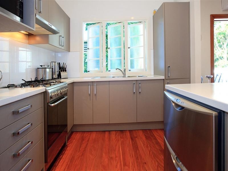 2 Fryar Street, Camp Hill QLD 4152