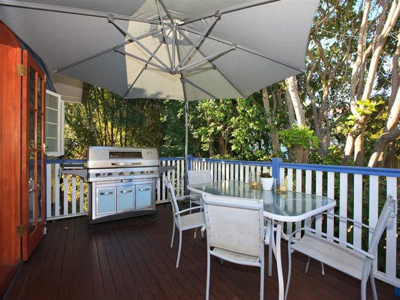 2 Fryar Street, Camp Hill QLD 4152