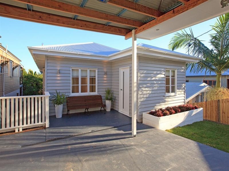 13 Longfellow Street, Norman Park QLD 4170