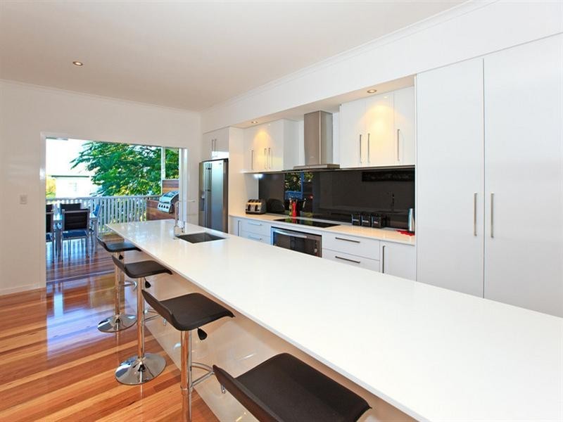 13 Longfellow Street, Norman Park QLD 4170