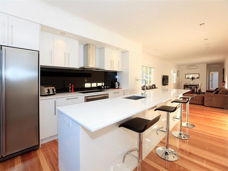 13 Longfellow Street, Norman Park QLD 4170