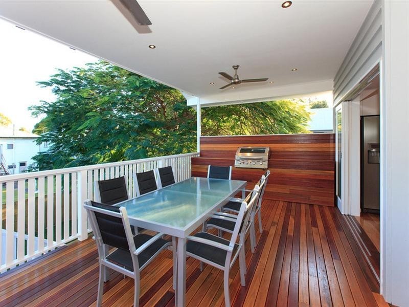 13 Longfellow Street, Norman Park QLD 4170