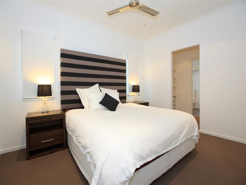 13 Longfellow Street, Norman Park QLD 4170