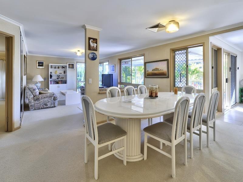 99 Scrub Road, Carindale QLD 4152