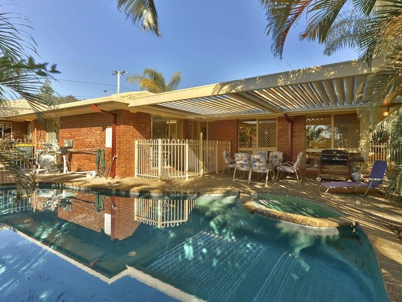 99 Scrub Road, Carindale QLD 4152