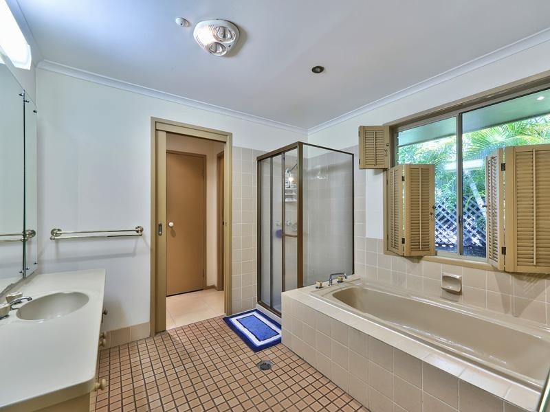 99 Scrub Road, Carindale QLD 4152