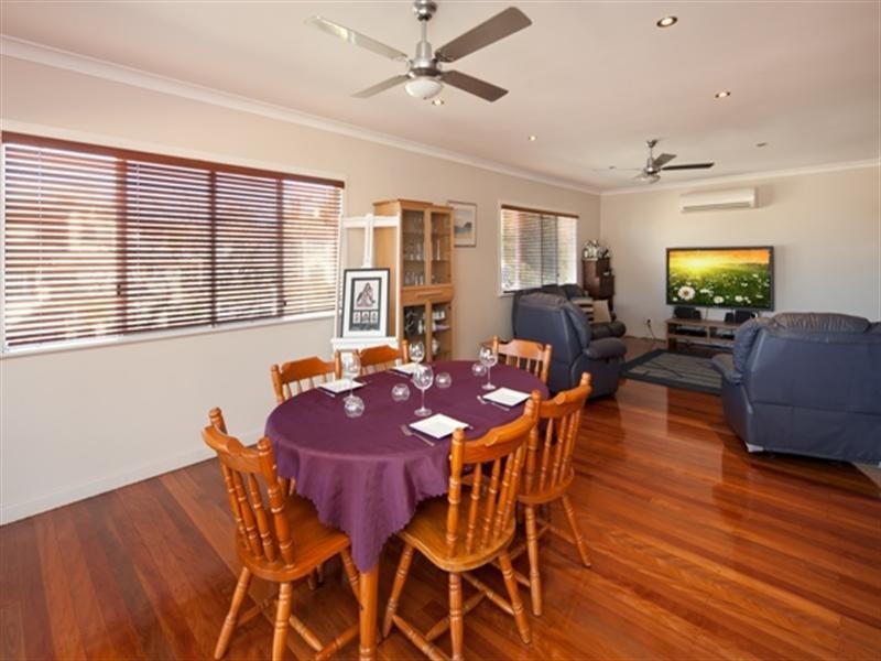 26 Melbourne Avenue, Camp Hill QLD 4152