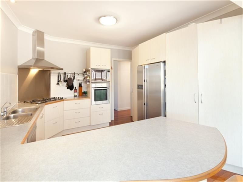 26 Melbourne Avenue, Camp Hill QLD 4152