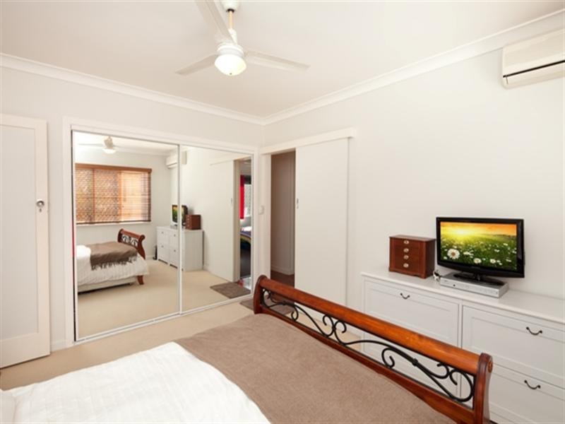 26 Melbourne Avenue, Camp Hill QLD 4152