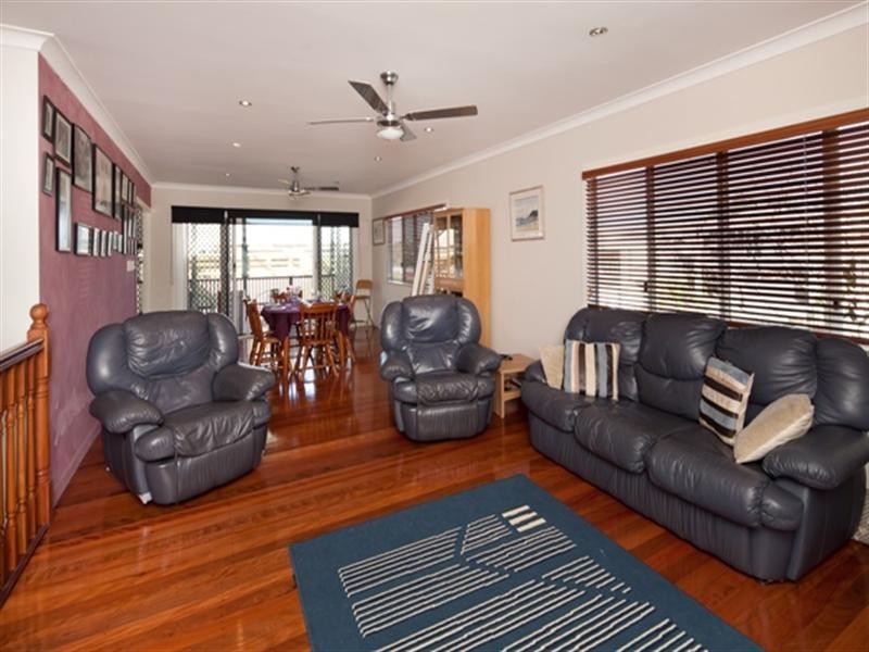 26 Melbourne Avenue, Camp Hill QLD 4152