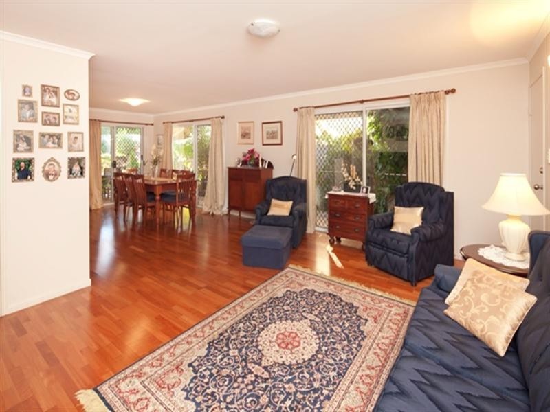 26 Melbourne Avenue, Camp Hill QLD 4152