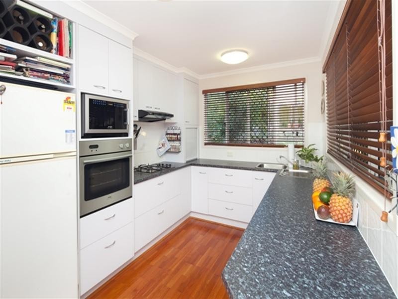 26 Melbourne Avenue, Camp Hill QLD 4152