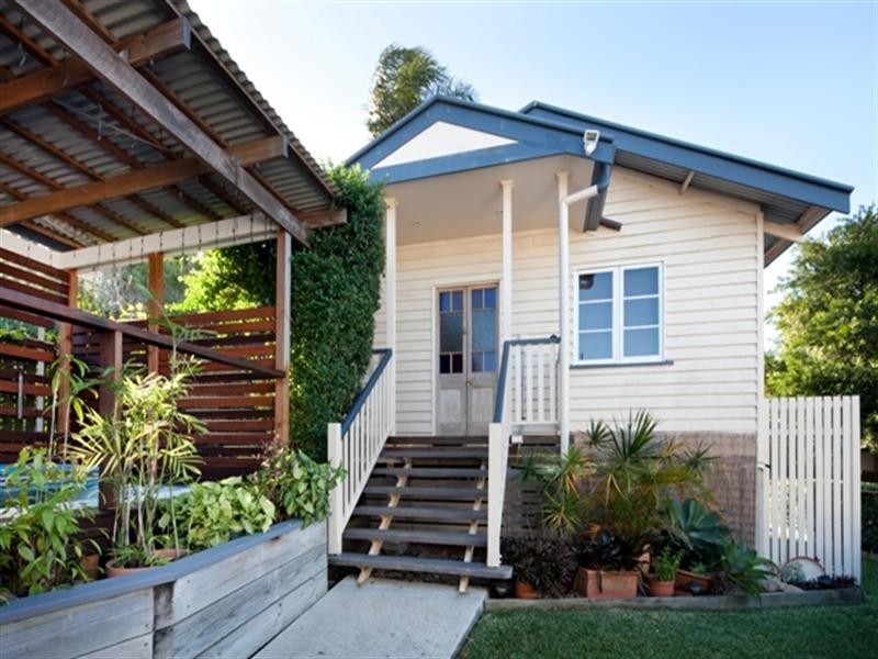 26 Melbourne Avenue, Camp Hill QLD 4152