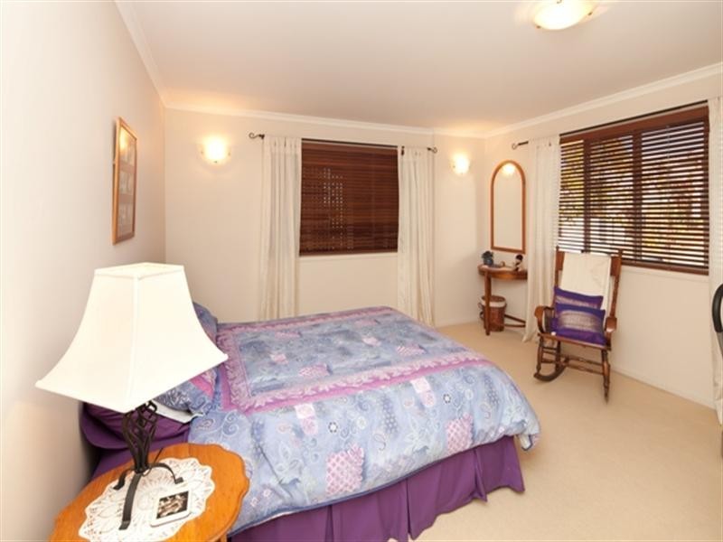 26 Melbourne Avenue, Camp Hill QLD 4152