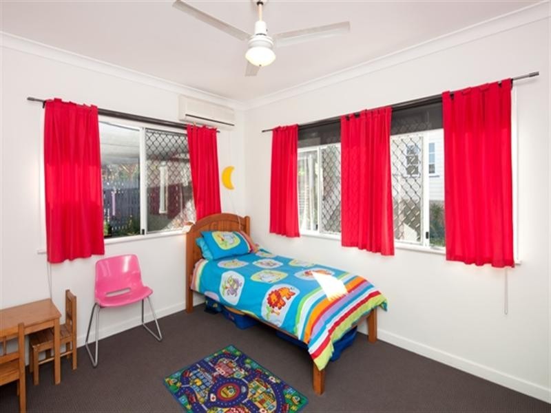 26 Melbourne Avenue, Camp Hill QLD 4152