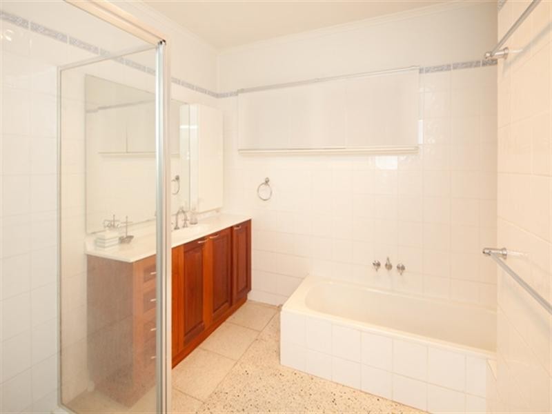 26 Melbourne Avenue, Camp Hill QLD 4152