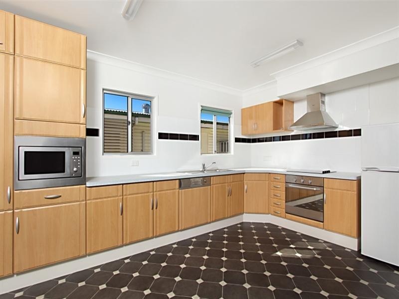 100 Molloy Road, Cannon Hill QLD 4170