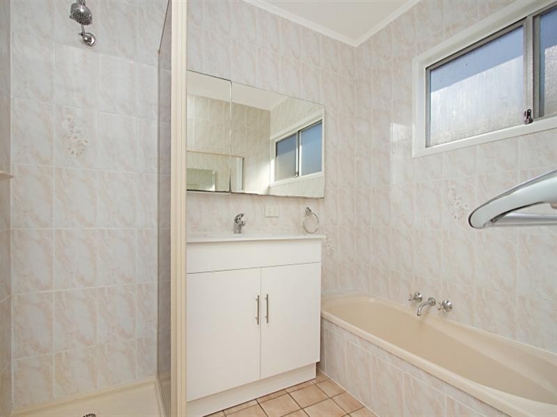 100 Molloy Road, Cannon Hill QLD 4170