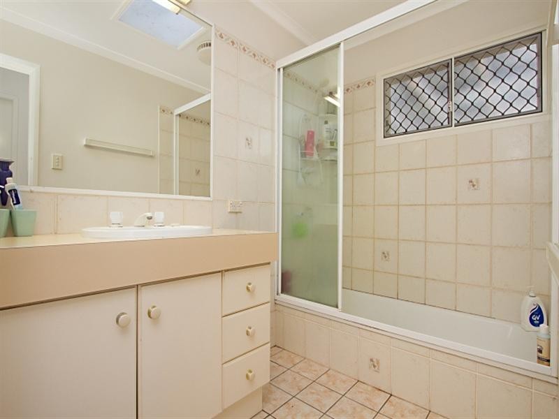 60 Oberon Street, Morningside QLD 4170