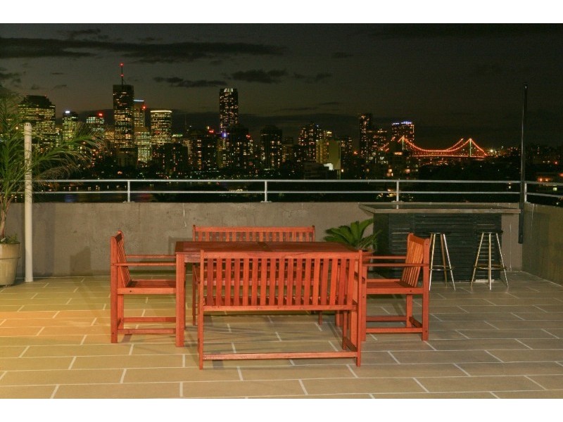 4/12 Hanworth Street, East Brisbane QLD 4169