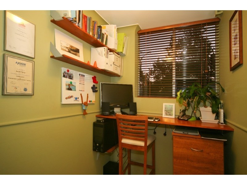 4/12 Hanworth Street, East Brisbane QLD 4169