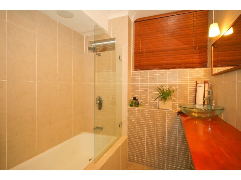 4/12 Hanworth Street, East Brisbane QLD 4169