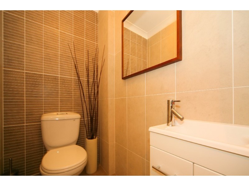 4/12 Hanworth Street, East Brisbane QLD 4169