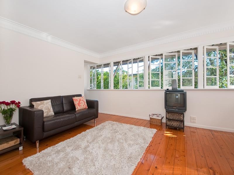 38 Douglas Street, Greenslopes QLD 4120