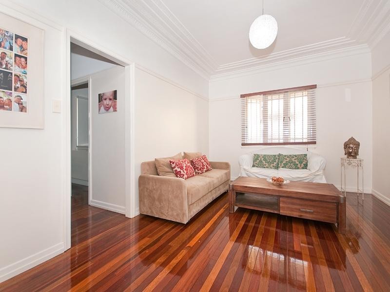 38 Douglas Street, Greenslopes QLD 4120