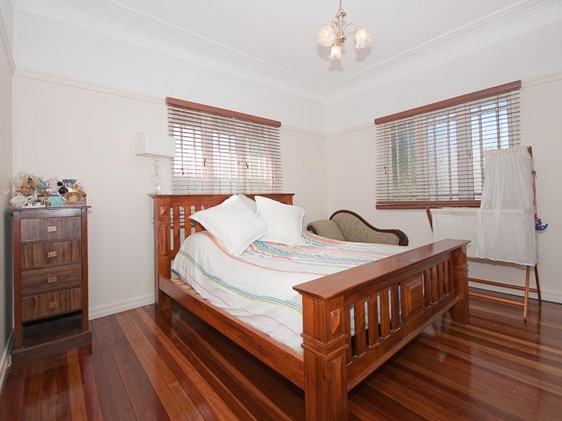 38 Douglas Street, Greenslopes QLD 4120