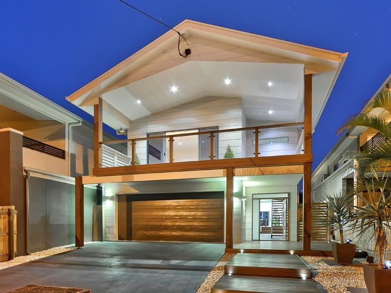 155 Macrossan Avenue, Norman Park QLD 4170