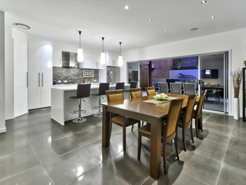 155 Macrossan Avenue, Norman Park QLD 4170