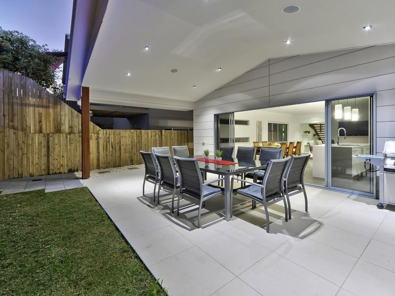 155 Macrossan Avenue, Norman Park QLD 4170