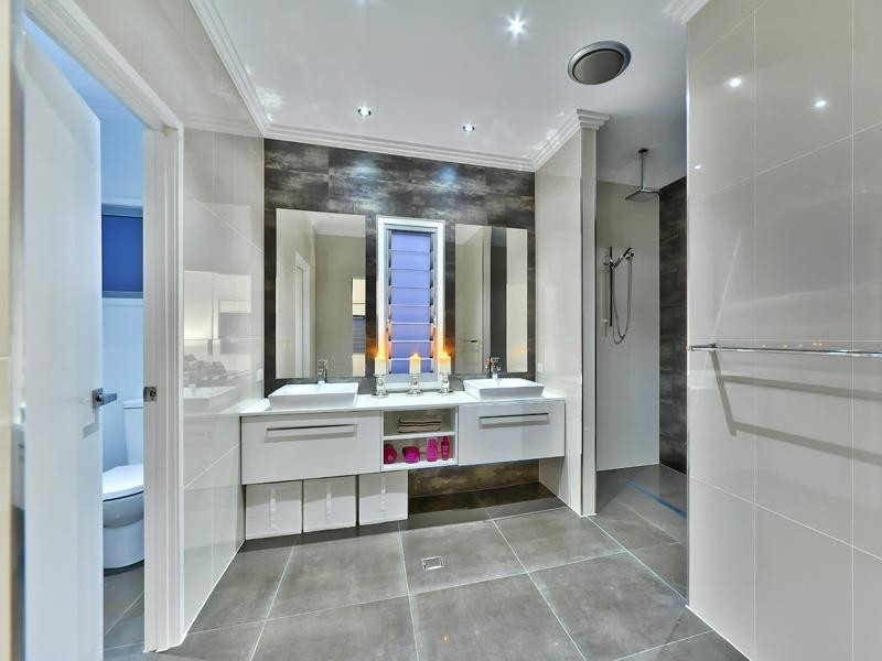 155 Macrossan Avenue, Norman Park QLD 4170