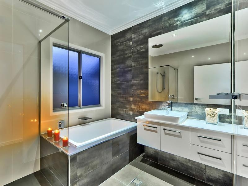 155 Macrossan Avenue, Norman Park QLD 4170