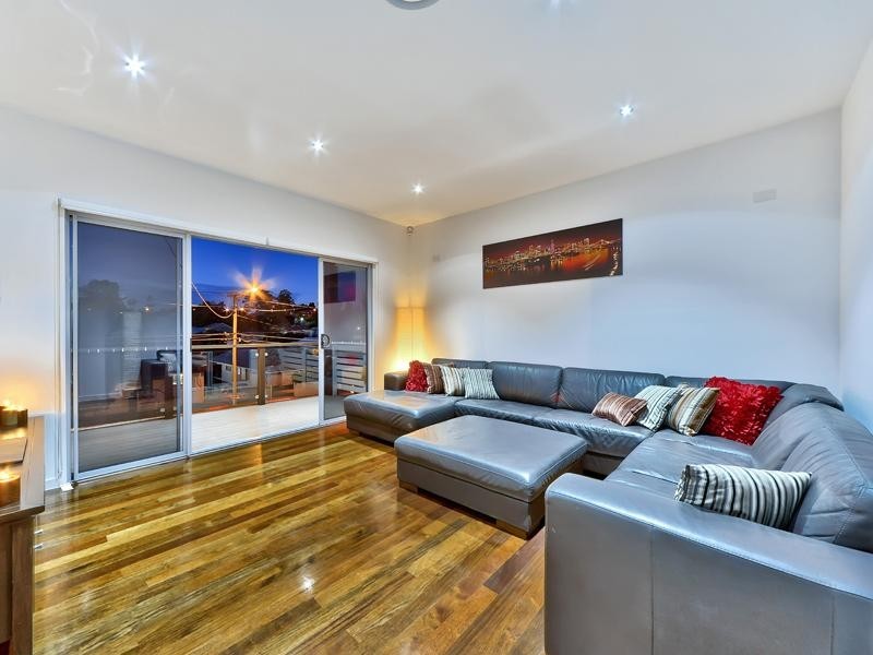 155 Macrossan Avenue, Norman Park QLD 4170