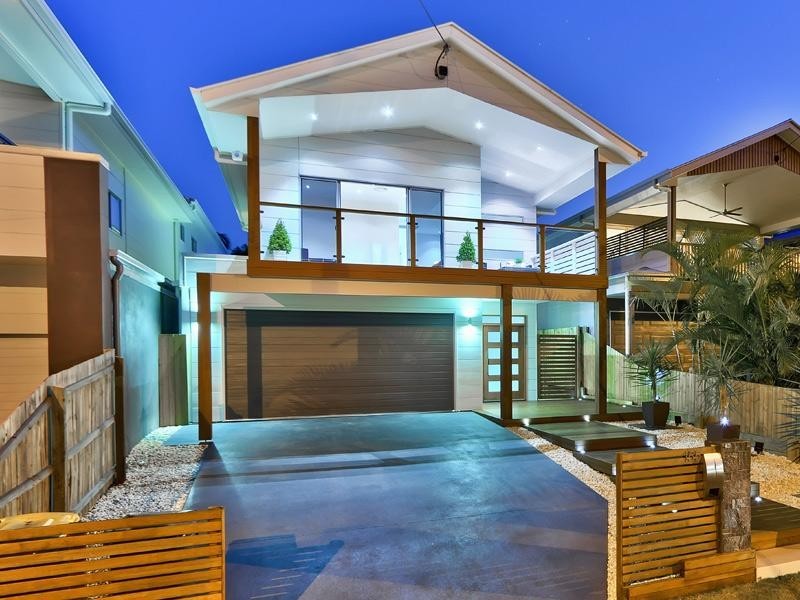 155 Macrossan Avenue, Norman Park QLD 4170