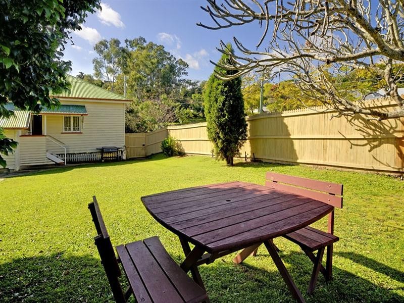 92 Lade Street, Coorparoo QLD 4151