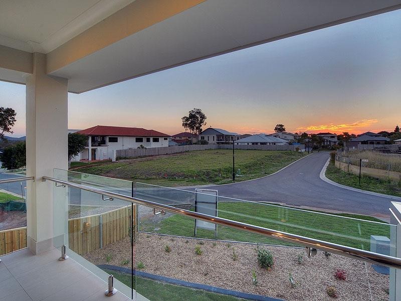 68 Rowland Avenue, Wakerley QLD 4154