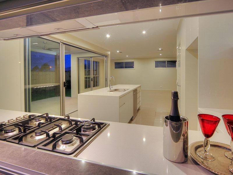 68 Rowland Avenue, Wakerley QLD 4154