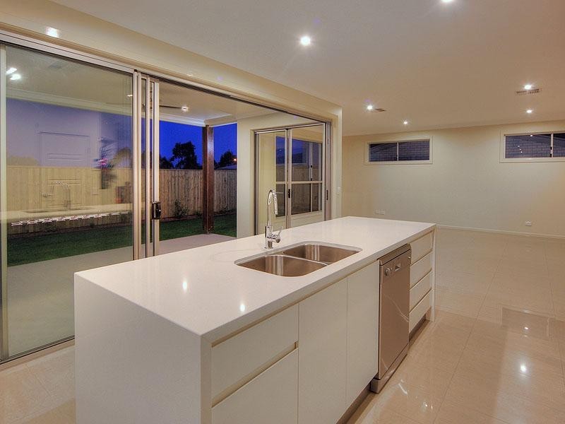 68 Rowland Avenue, Wakerley QLD 4154
