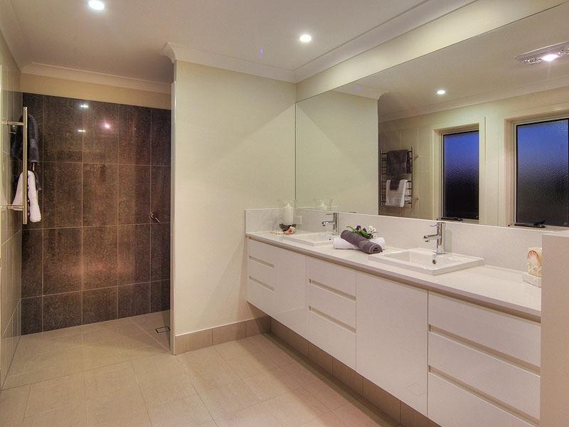 68 Rowland Avenue, Wakerley QLD 4154