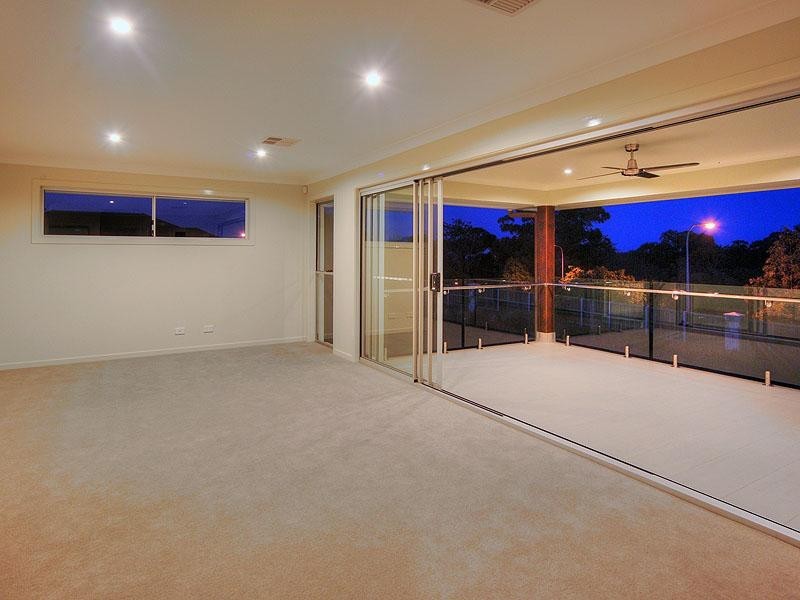 68 Rowland Avenue, Wakerley QLD 4154